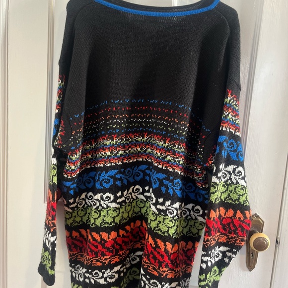 Beautiful Multicolor Patterned Women’s Sweater - Picture 5 of 8